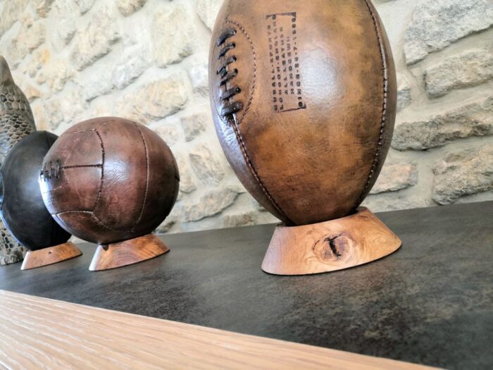 Comparaison d'une déco rugby et foot sur un meuble