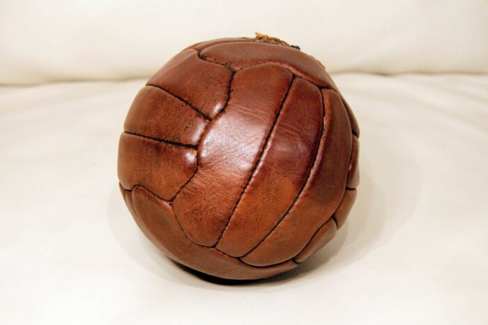 Back of the ball presented on a leather sofa