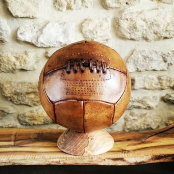 Ballon de foot vintage de couleur miel