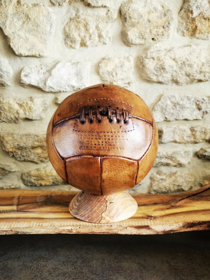 Ballon de foot vintage de couleur miel