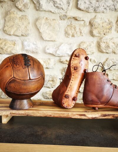 Panoplie ballon de foot vintage et chaussures de foot