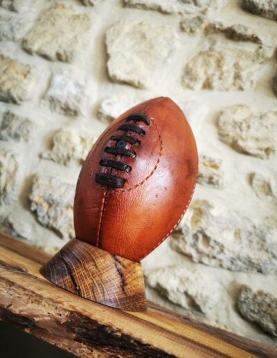 Ballon de rugby mini sur son socle