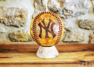 Ancienne balle de baseball des Yankees