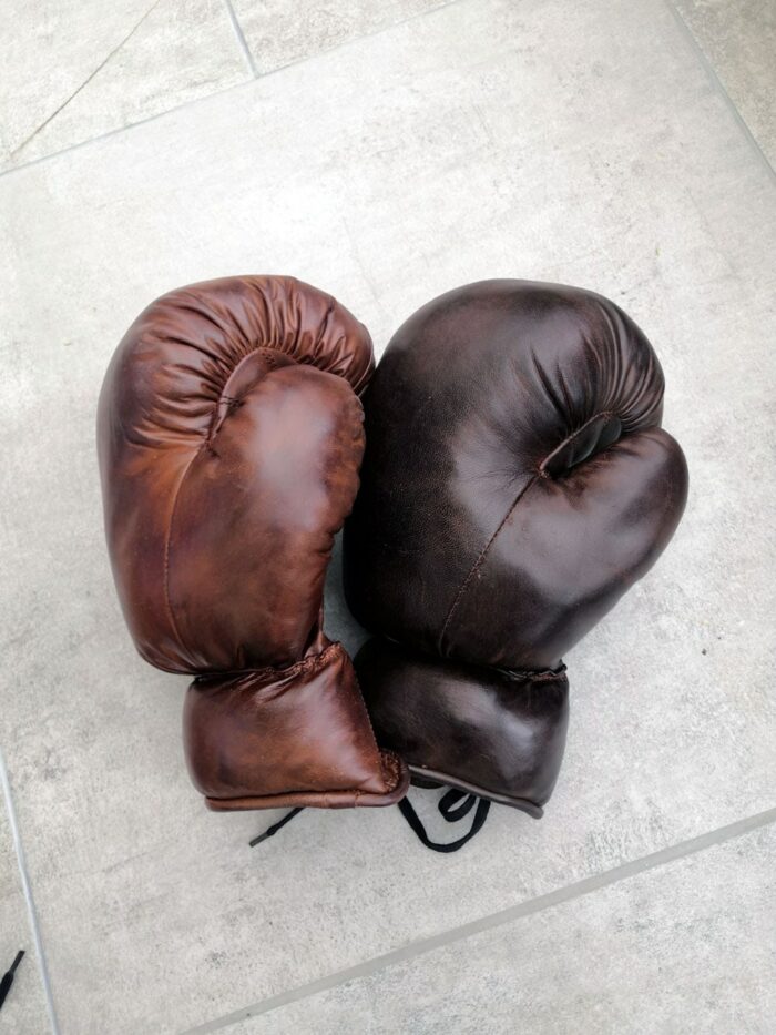 2 antique boxing gloves in 2 different colours