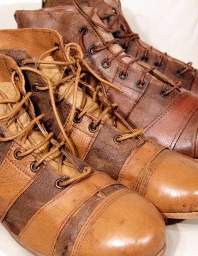 2 paires de crampons vintage pour le foot ou le rugby