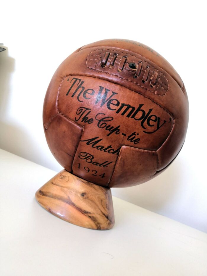 Un socle de ballon de foot vintage