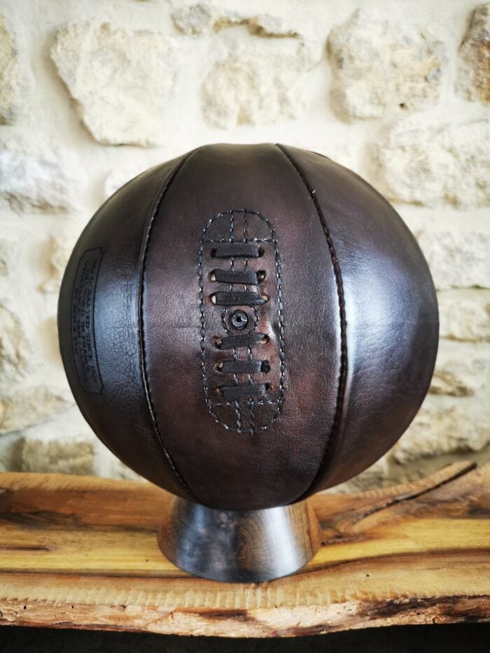 ballon de basket smocky sur socle en bois massif