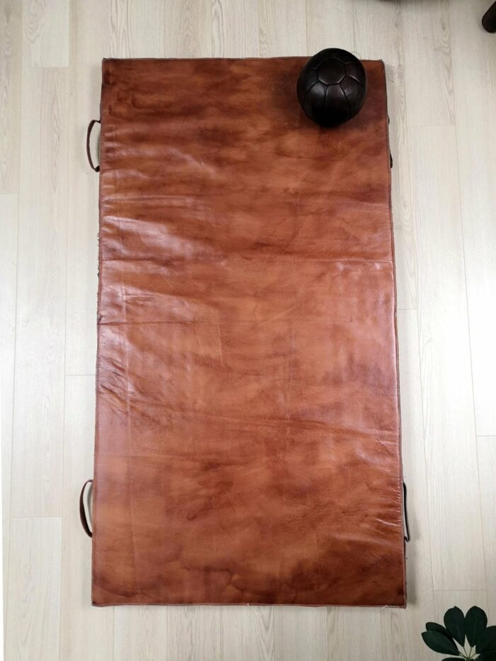 Tapis de gym vintage posé sur le sol