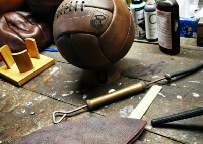 Logo Sedan foot sur un ballon en cuir vintage