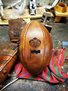 Ballon de rugby cuir personnalisé avec logos gravés