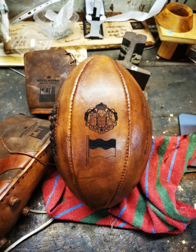 Ballon de rugby cuir personnalisé avec logos gravés