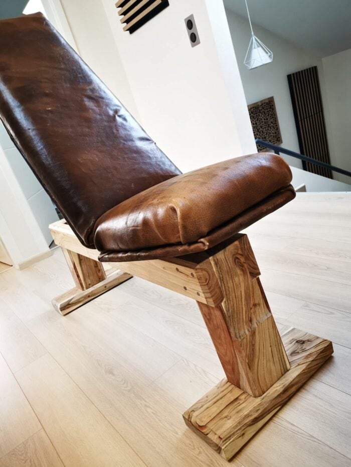 Assise d'un banc de musculation en cuir