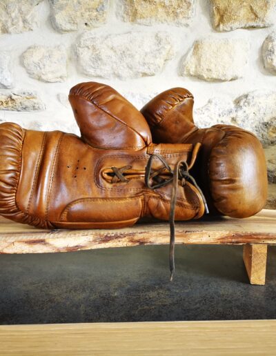 Gants de boxe en cuir antique