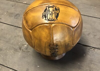 Ballon de l'OM en cuir à lacet