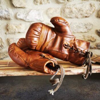 Paire de gants de boxe en cuir vintage