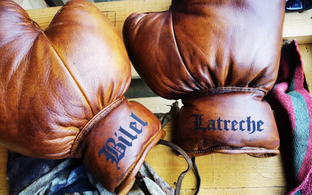 Gants de boxe en cuir : la nouvelle tendance pour votre déco